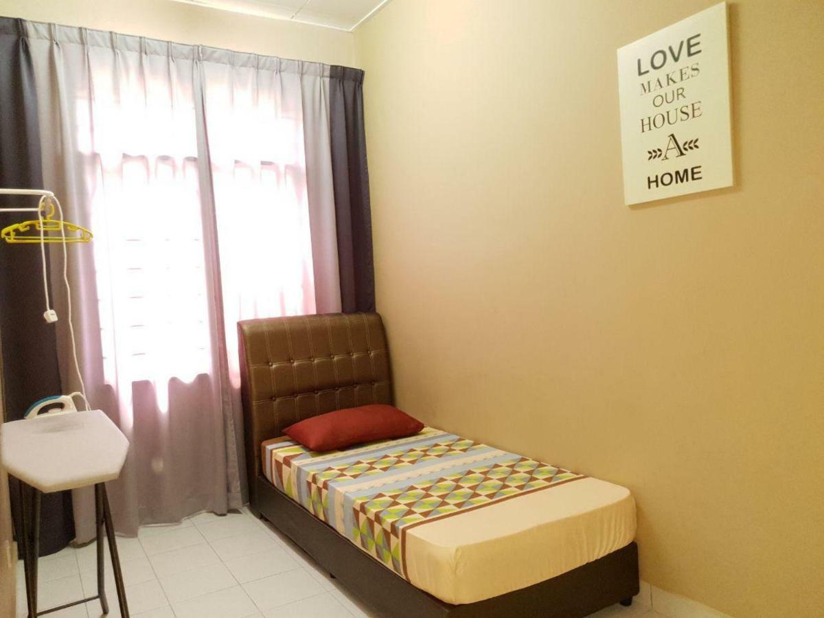 Lindanazri Homestay Mitc Melaka Exterior photo