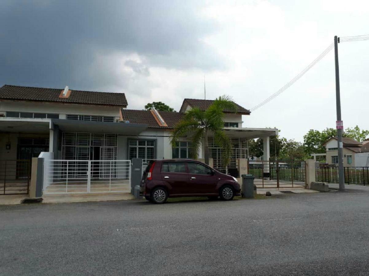 Lindanazri Homestay Mitc Melaka Exterior photo