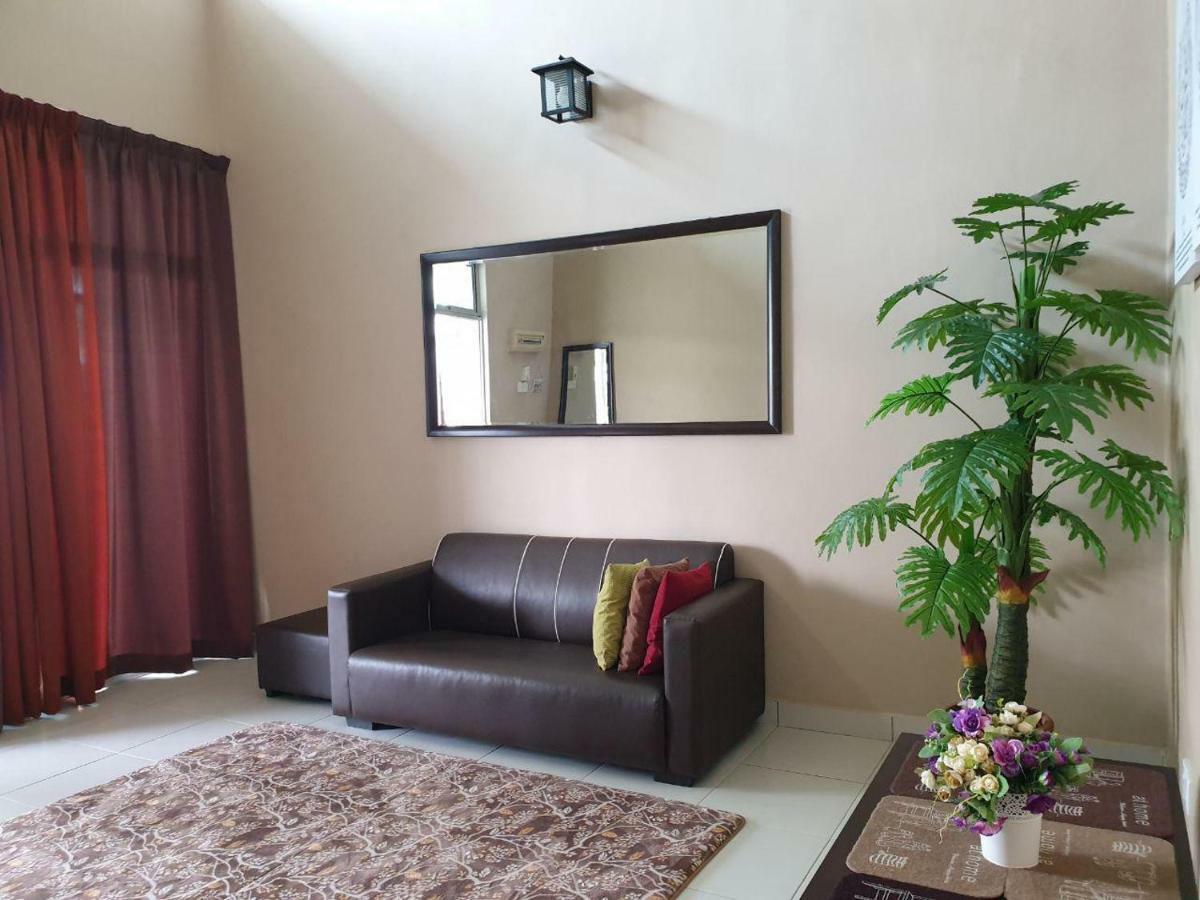 Lindanazri Homestay Mitc Melaka Exterior photo